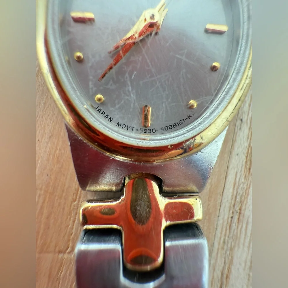 Vintage Citizen quartz ladies oval two tone watch NEW BATTERY